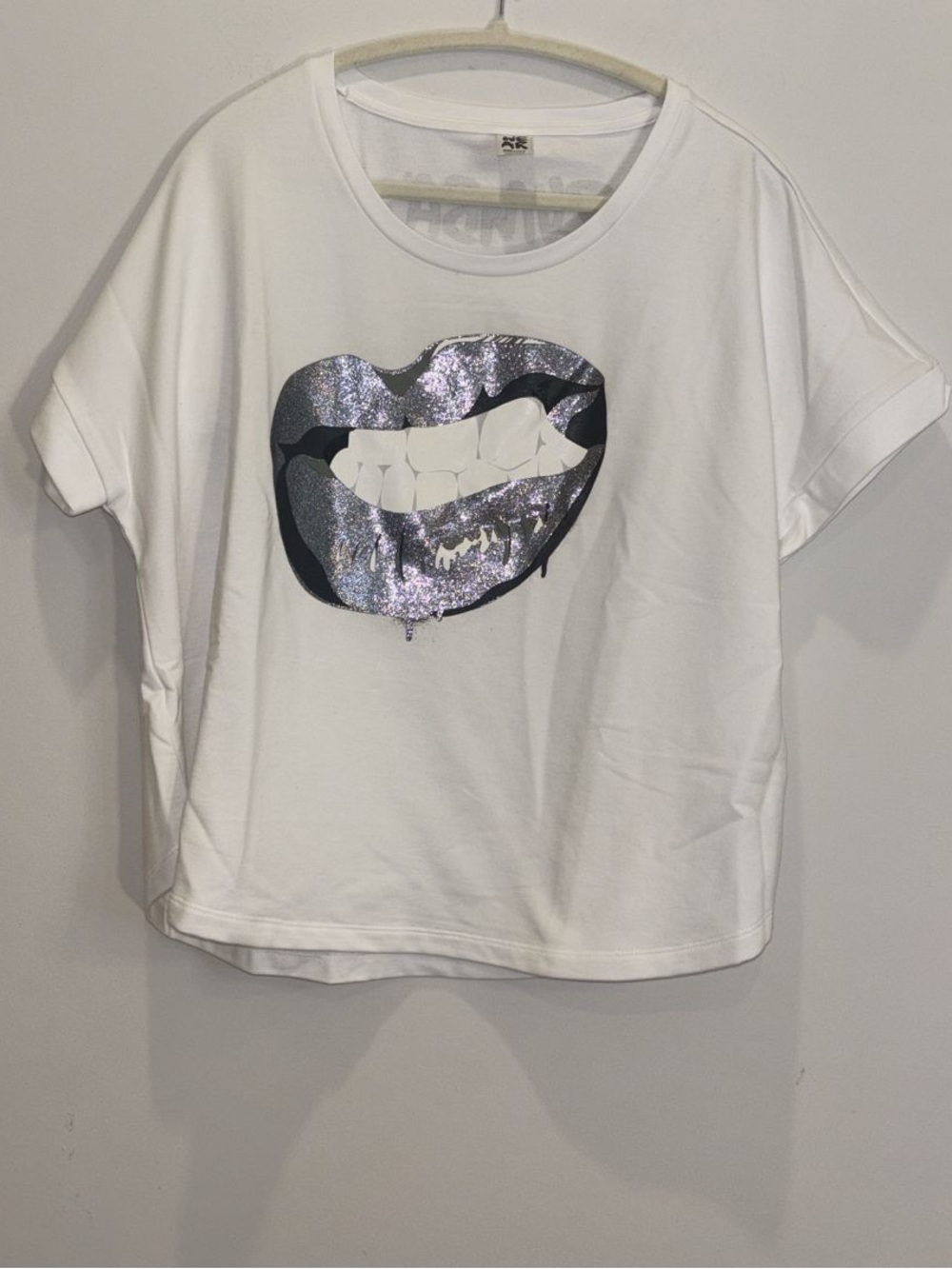 Zumba Scream It Out Top White XXL Glitzy Lips Cuffed Sleeve Graphic Tee